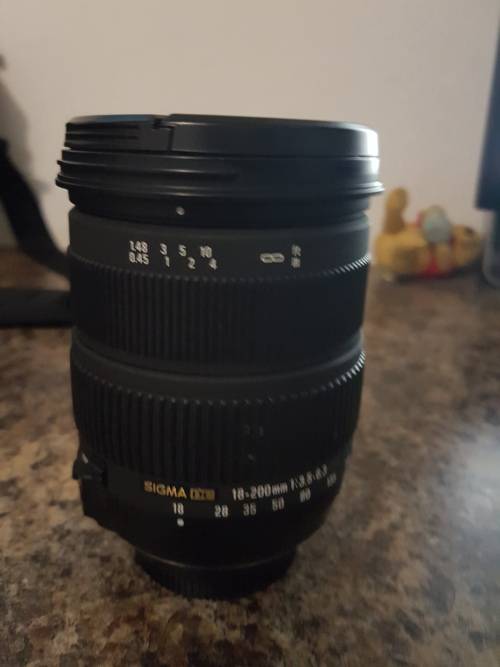 SIGMA LENSE 18 - 200 MM LENSE FOR NIKON