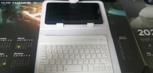 Huawei MediaPad T2 7.0 with case and keybard