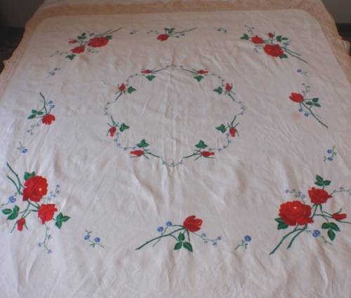 VINTAGE:  BEAUTIFUL OLD LINEN TABLECLOTH EMBROIDERED WITH RED ROSES, LACE EDGED.  GOOD PRICE!!!