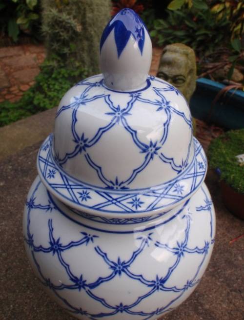 STUNNING LARGE TEMPLE JAR - BLUE and WHITE COLLECTION - GORGEOUS!