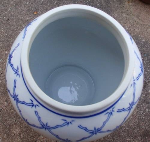STUNNING LARGE TEMPLE JAR - BLUE and WHITE COLLECTION - GORGEOUS!