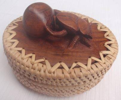 Unique Dung Beetle Bowl With Lid - BEAUTIFUL!!! Beetle & Lid Carved in One Piece!