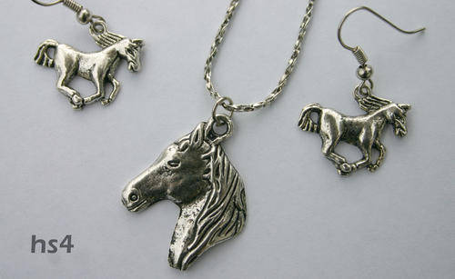 Ultimate Horse Lover - Beautiful silver beaded horse necklace & Earrings