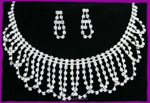 **NEW!!** AUSTRIAN CRYSTAL Necklace, Bracelet & Earring Set