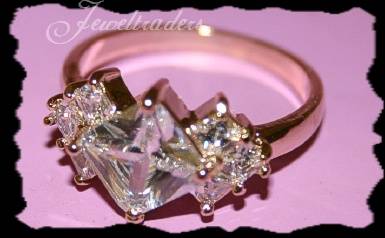 JT - Stunning 18 KGP Ring 2.2ct CZ Square Trillion Diamant