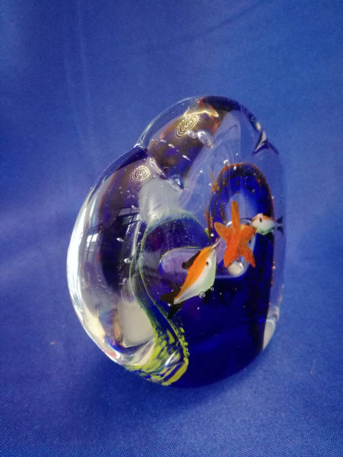 Murano ? Fish Feeding Aquarium Glass Paperweight