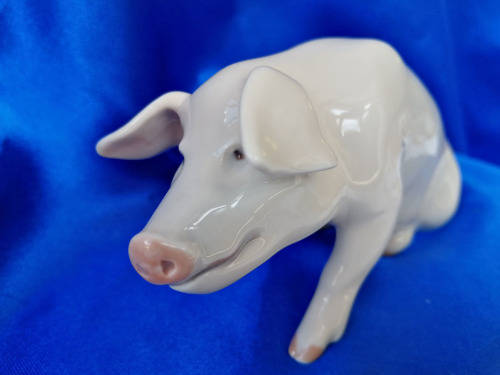 VINTAGE ROYAL COPENHAGEN FIGURINE OF A ` SEATED PIG` NO. 1400 BY ERIK NEILSEN