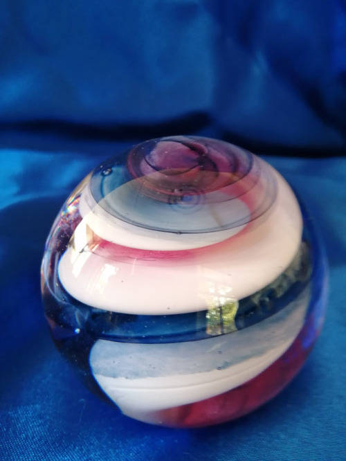 Stunning Caithness Dizzy Pink Glass paperweight *