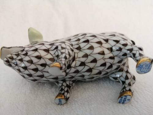 Mappin and Webb porcelain figurine pig is completely hand painted by talented artisans *