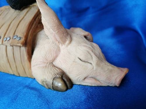 Piggin David Carbridge Pig with hen Piggin Cheeky