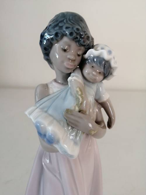 1993 Retired Lladro #5608  Baby Doll  Black Legacy