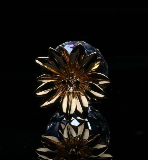 Swarovski Crystal Small Gold Pineapple 012726 Retired #