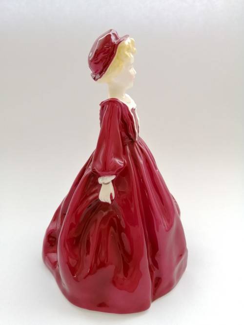 ROYAL WORCESTER FIGURINE(GRANDMOTHERS DRESS)BY FREDA DOUGHTY,VERY.COLLECTABLE