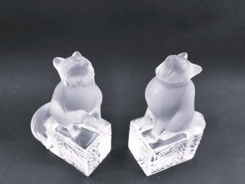 Pair of Lalique clear and frosted crystal Chat en Attente bookends designed by Marie-Claude Lalique