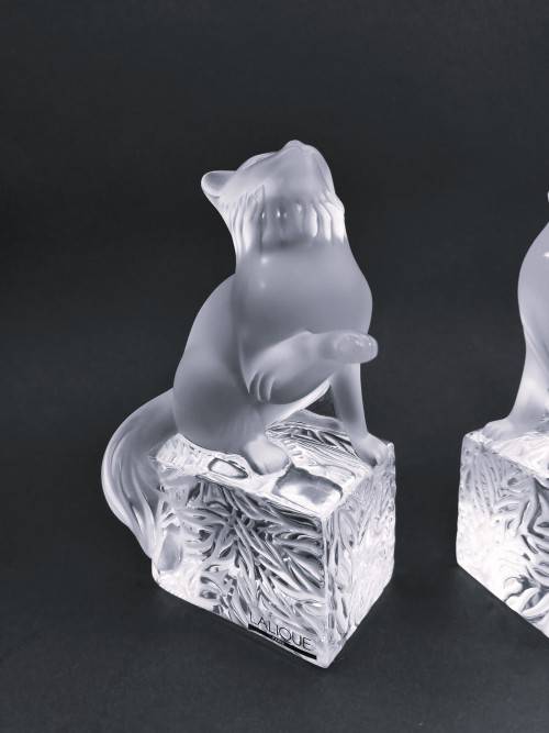 Pair of Lalique clear and frosted crystal Chat en Attente bookends designed by Marie-Claude Lalique
