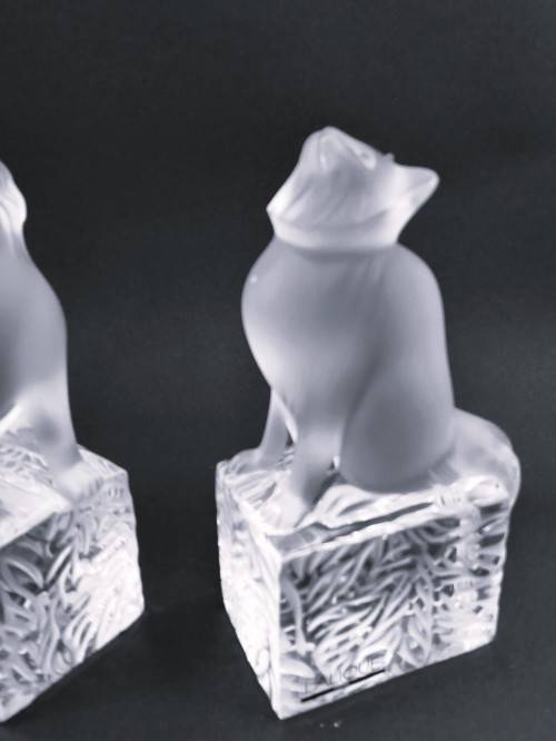 Pair of Lalique clear and frosted crystal Chat en Attente bookends designed by Marie-Claude Lalique
