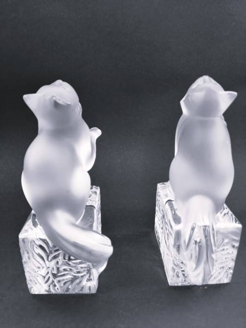 Pair of Lalique clear and frosted crystal Chat en Attente bookends designed by Marie-Claude Lalique