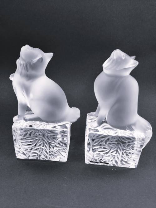 Pair of Lalique clear and frosted crystal Chat en Attente bookends designed by Marie-Claude Lalique