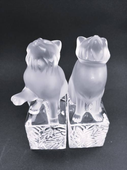 Pair of Lalique clear and frosted crystal Chat en Attente bookends designed by Marie-Claude Lalique