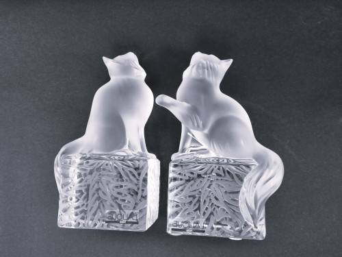 Pair of Lalique clear and frosted crystal Chat en Attente bookends designed by Marie-Claude Lalique