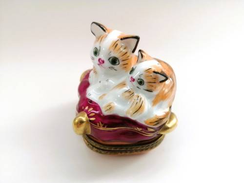 Limoges France Chamart Kittens on cushion Je Peint Main Marque