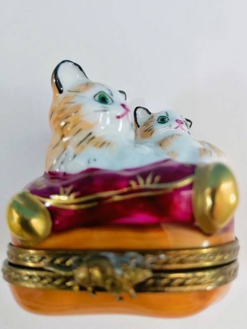 Limoges France Chamart Kittens on cushion Je Peint Main Marque