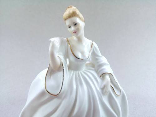 Coalport Figurine Ladies Of Fashion Samantha
