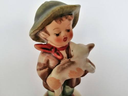 Goebel Hummel Figurine, Lost Sheep