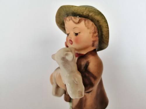 Goebel Hummel Figurine, Lost Sheep