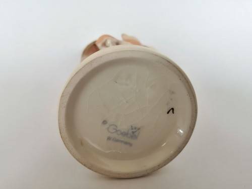 Goebel Hummel Figurine, Lost Sheep