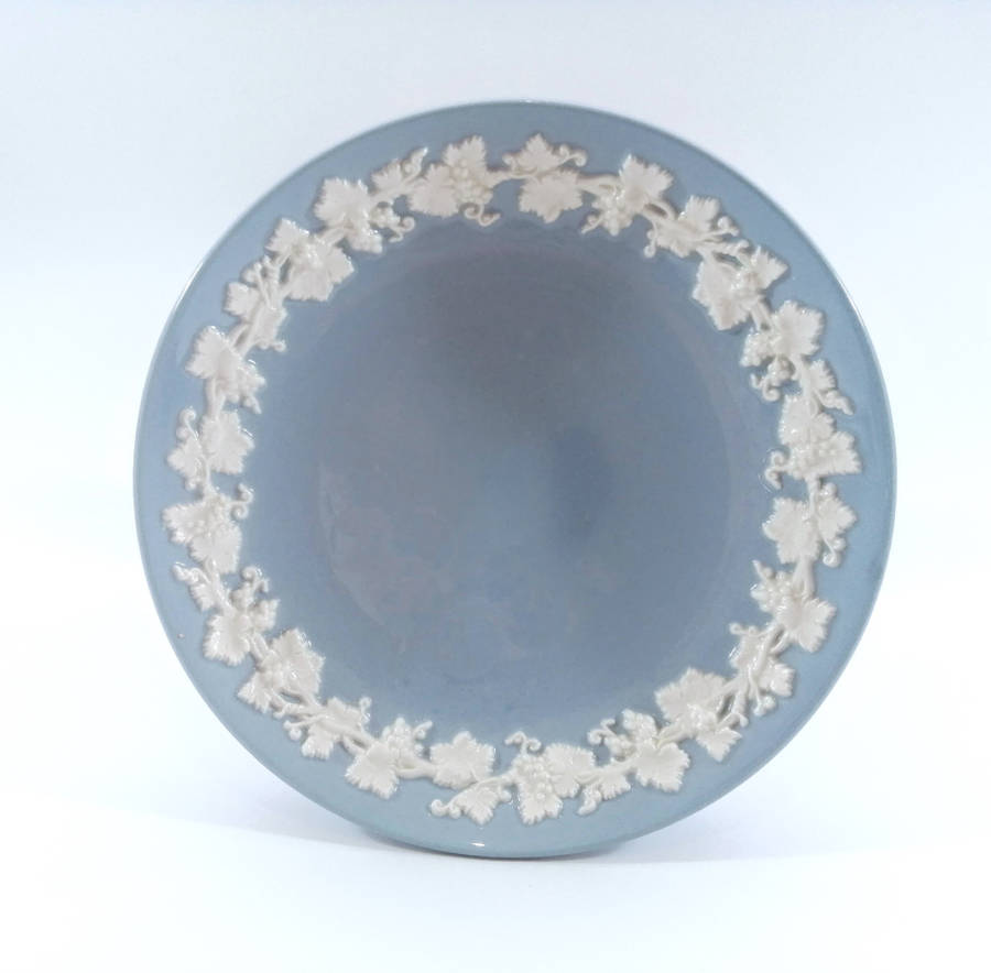 Wedgwood Queenswear Cream on Lavender Etruria Cake Stand