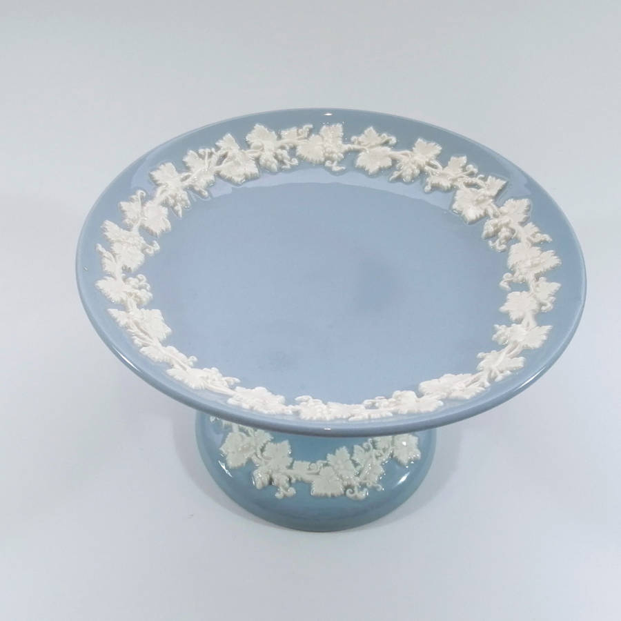 Wedgwood Queenswear Cream on Lavender Etruria Cake Stand