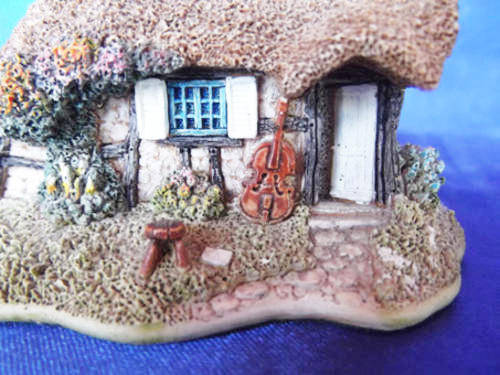 Miniature House - Lilliput Lane  Fiddlers Folly #