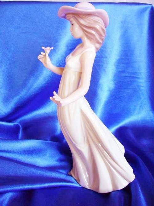 LLADRO / Nao Large Figure" Gentle Breeze " Elegant