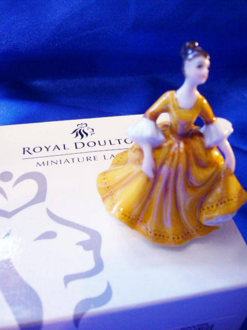 **** Royal Doulton Miniature Ladies Collection "Stephanie"  ****