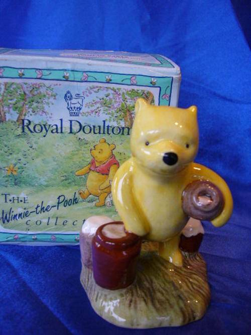 Winnie the Pooh by Royal Doulton - Disney " Pooh Counting the Honeypots "