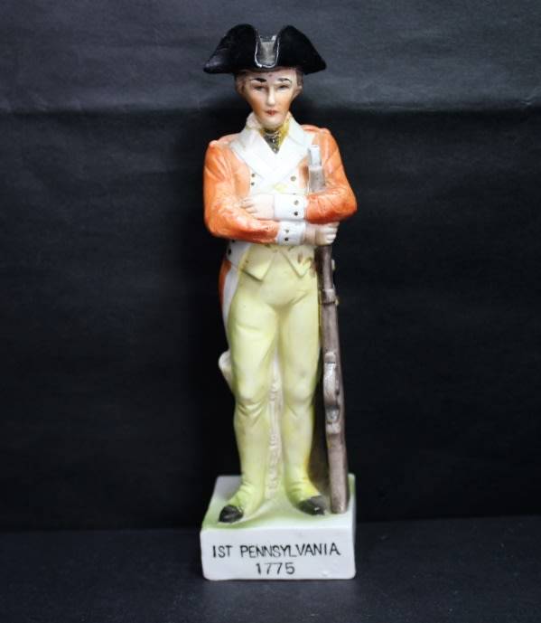Figurine of 1st Pennsylvania 1775 Rifleman by Royal Crown.