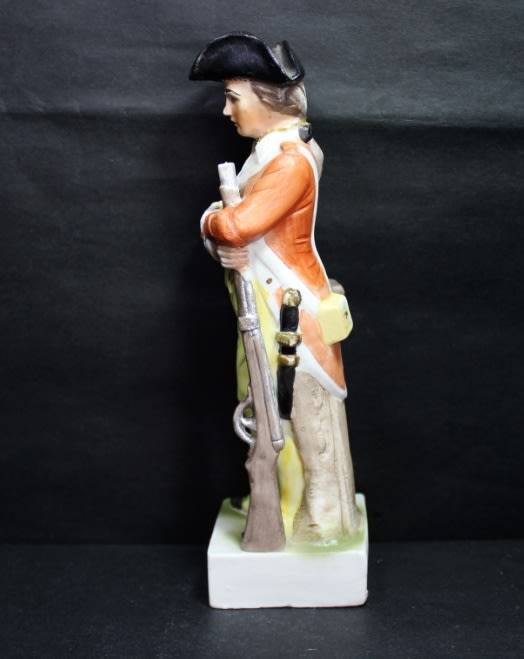 Figurine of 1st Pennsylvania 1775 Rifleman by Royal Crown.
