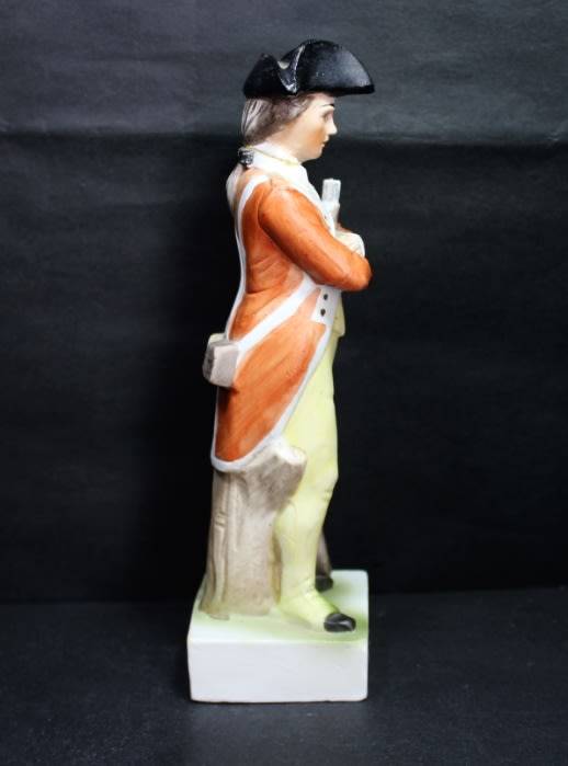 Figurine of 1st Pennsylvania 1775 Rifleman by Royal Crown.