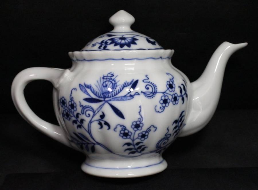 Blue Danube Tea Pot small, made in Japan.