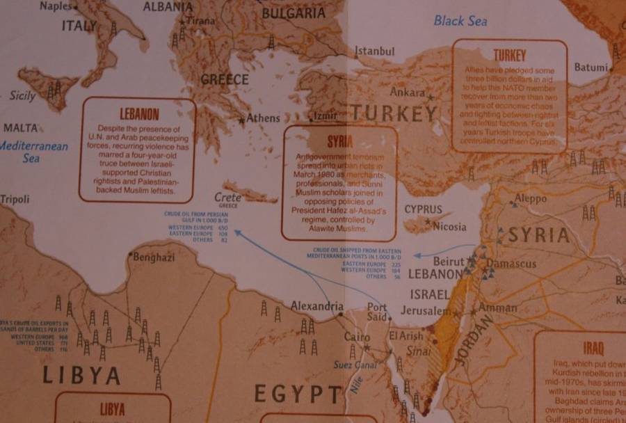 National Geographic Folded Map of The Middle East In Turmoil Sept 1980