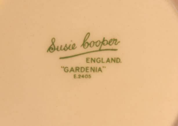 Pair Of Susie Cooper Gardenia E2405 Luncheon Plates 22.5cm
