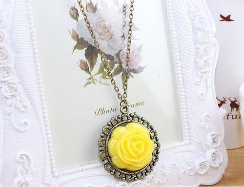 Vintage Style Flower Sweater Chain/Necklace