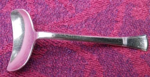 WOW!! Seldom seen. Hallmarked silver baby food pusher. Birmingham 1946. 15grms