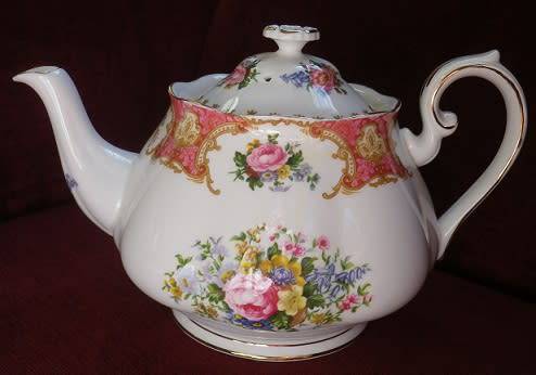 Exquisite rare ROYAL ALBERT "LADY CARLYLE"  medium size teapot. Excellent condition.