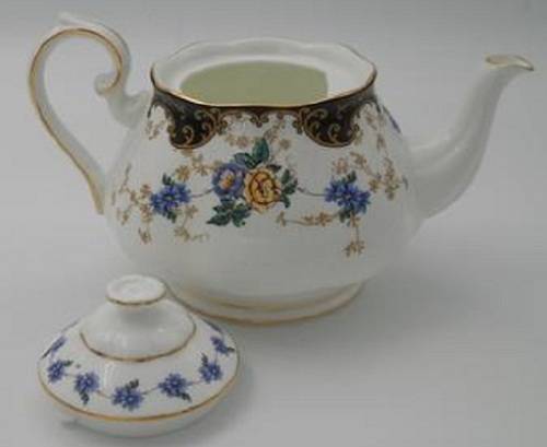 ROYAL ALBERT `DUCHESS`  SPECIAL CENTENARY EDITION LARGE TEAPOT 2010