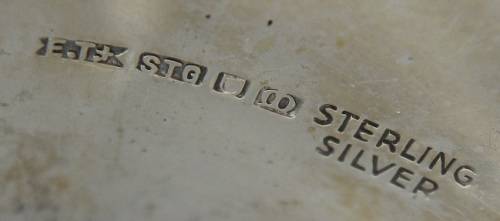 Lovely wide vintage belt style hallmarked silver adjustable bracelet. 29 grms width: 3cmx 23.5cm lon