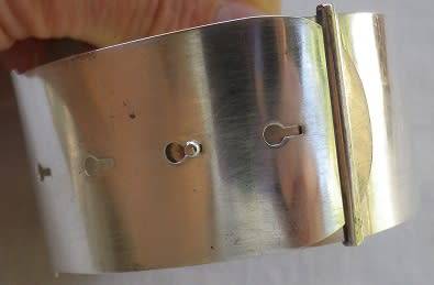 Lovely wide vintage belt style hallmarked silver adjustable bracelet. 29 grms width: 3cmx 23.5cm lon