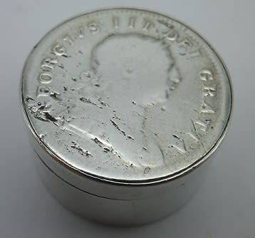 Sterling Silver pill pot with coin lid 1805 TEN PENCE IRISH BANK TOKEN.GEORGE III 12grms 2.3x 1.3 cm