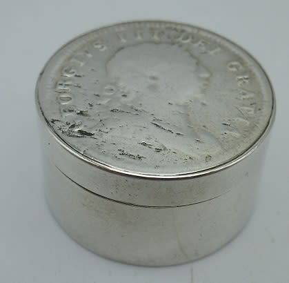 Sterling Silver pill pot with coin lid 1805 TEN PENCE IRISH BANK TOKEN.GEORGE III 12grms 2.3x 1.3 cm
